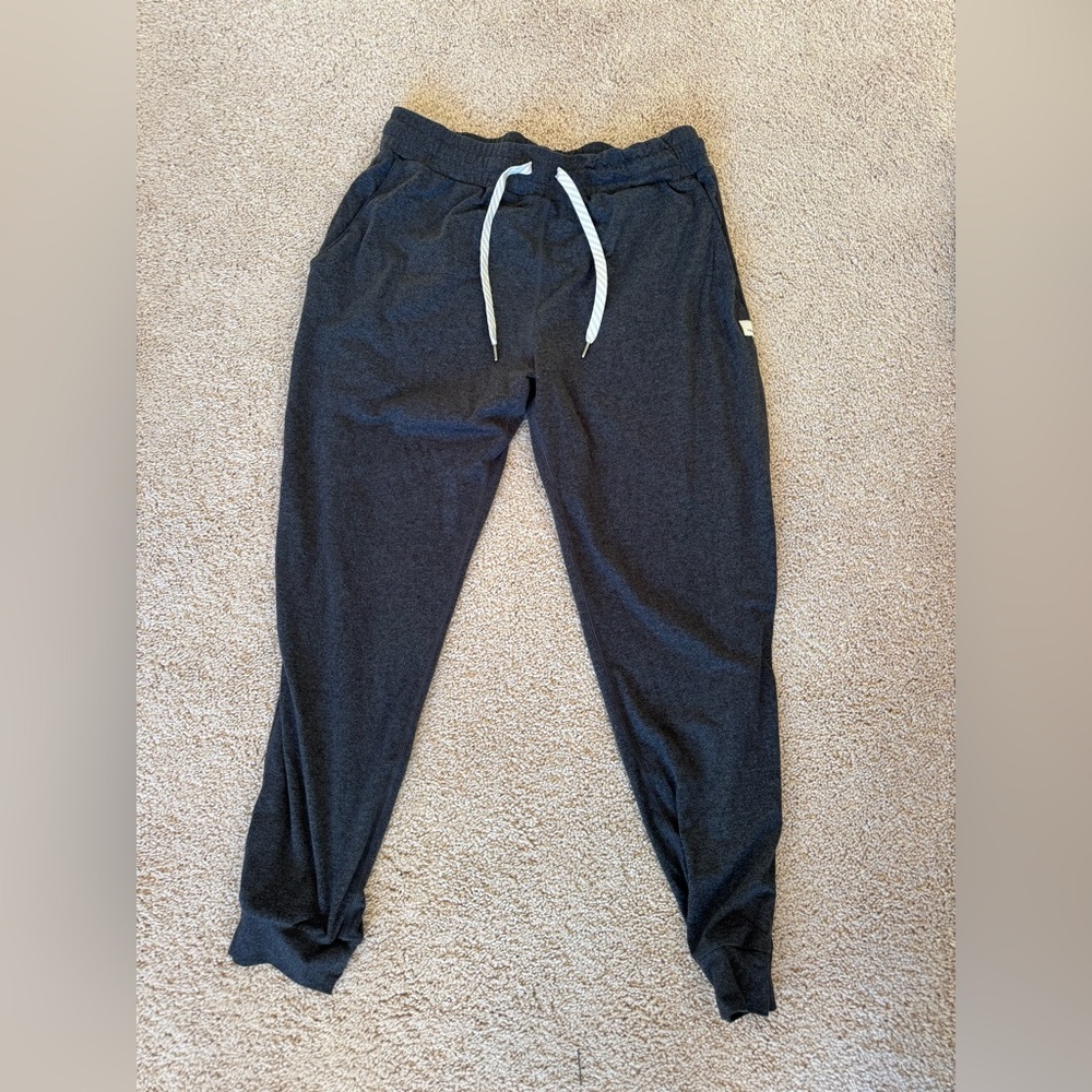 Vuori women’s performance joggers